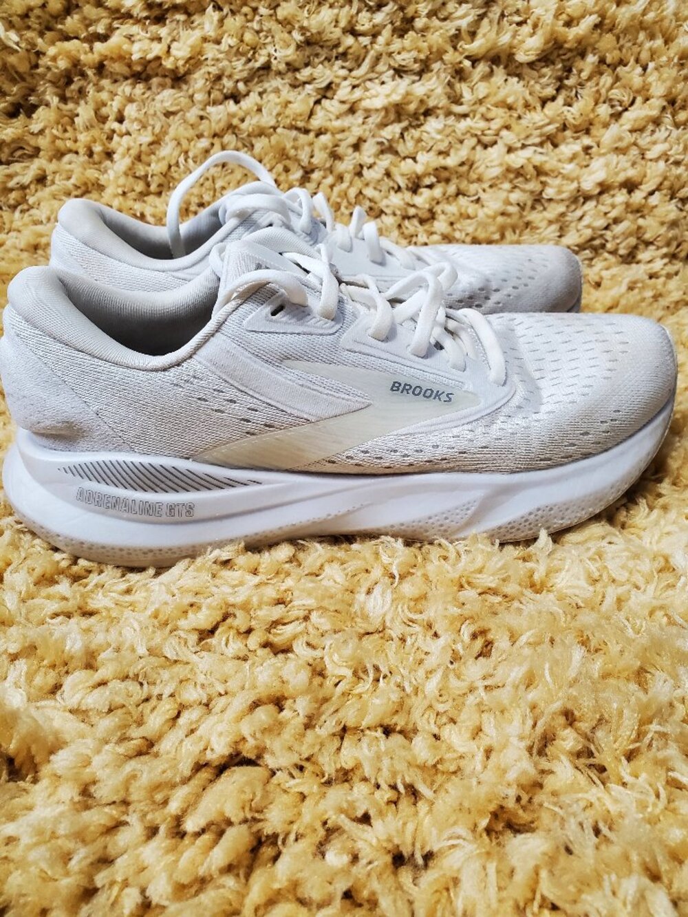Brooks Women's Size 7 Adrenaline GTS 24 Running Shoes Track and field